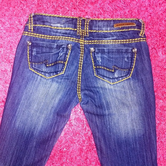 Distressed jeans - Picture 4 of 8